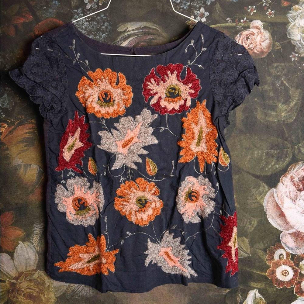 Pretty Deletta tee from Anthropologie with embroidery, lace sleeves size S